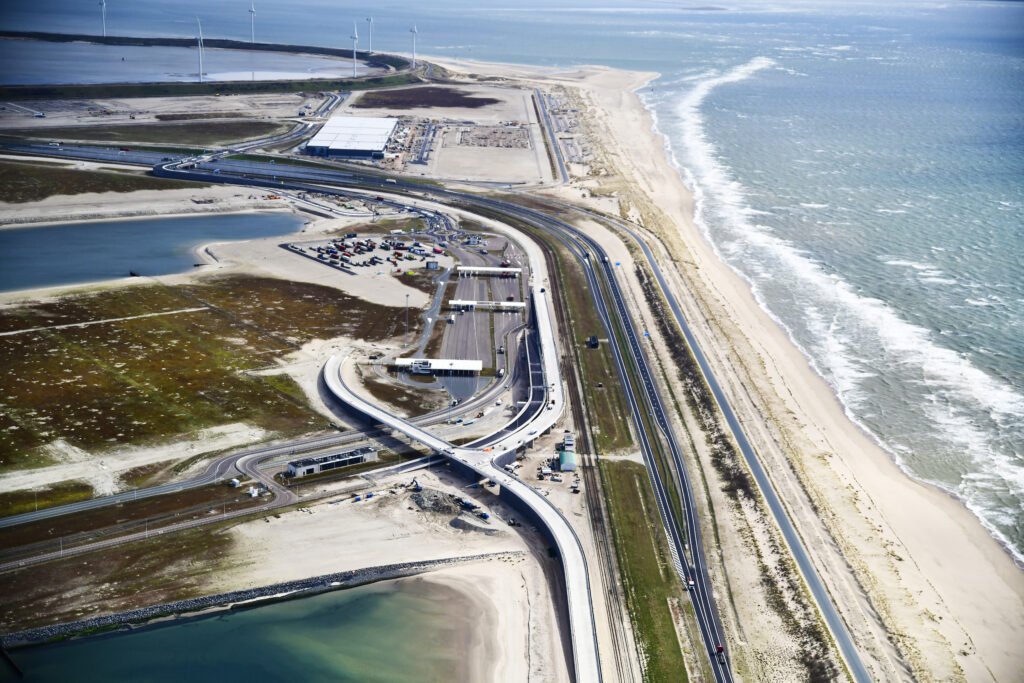 0804 CER HR (19) - Aryo Systems highway near the beach